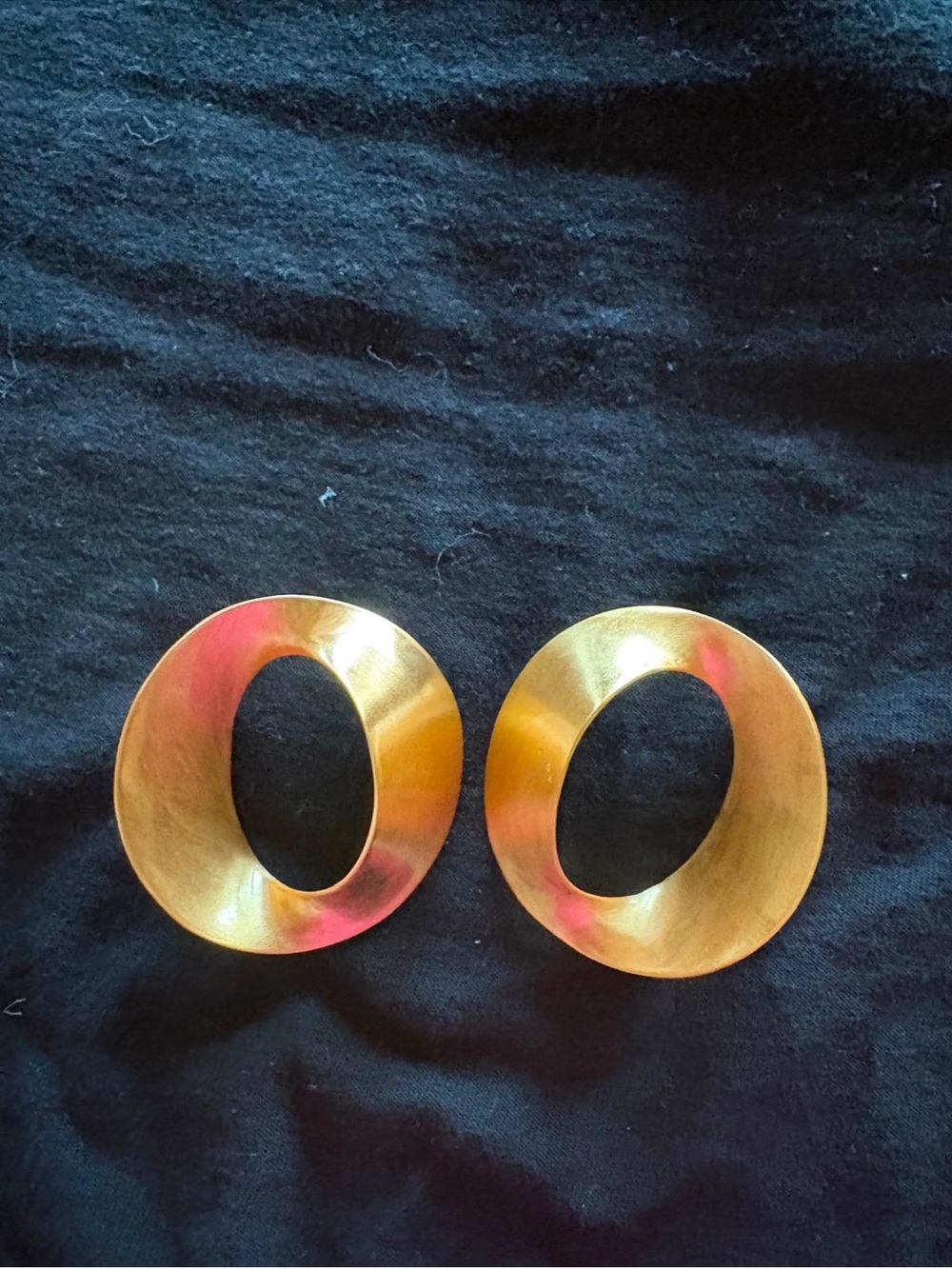 KHOI Gold Oval Hoop Earrings - Women's Fashion Jewelry